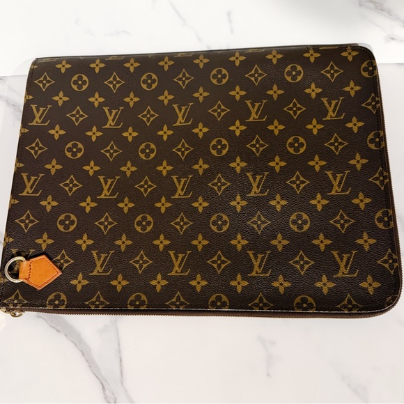 Louis Vuitton Monogram Document Laptop holder - Picture 4 of 12